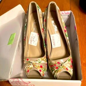 Wild Rose platform pumps with flower details
